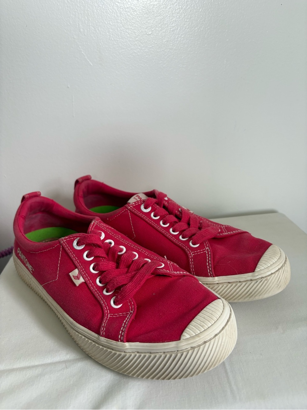 Cariuma x Pantone Canvas Sneakers Pink Low Top Shoes Women’s Size 9